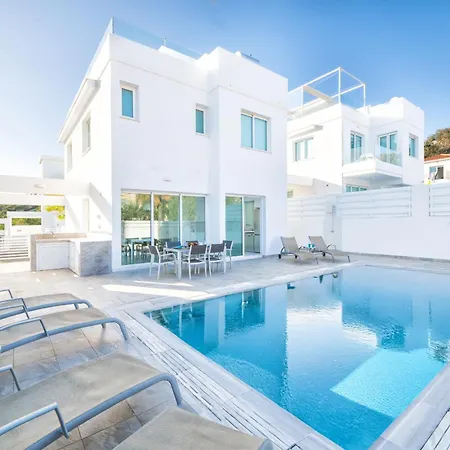 Bay #12 Villa Protaras