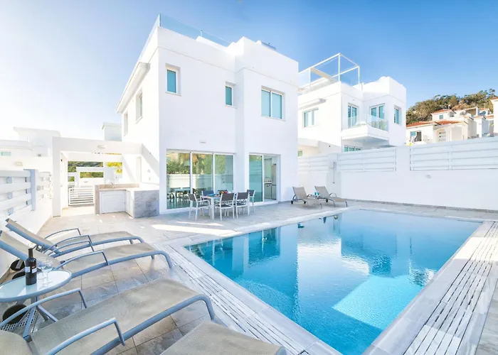 Bay #12 Villa Protaras